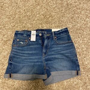 BNWT - American Eagle Tomgirl Shorts (size: 4/27)